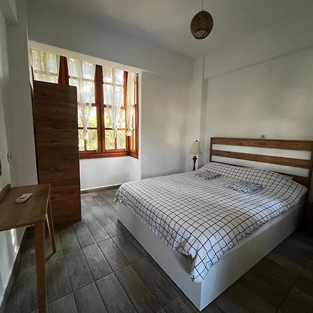 Kuyu Beergarden Hostel Antalya Eksteriør bilde