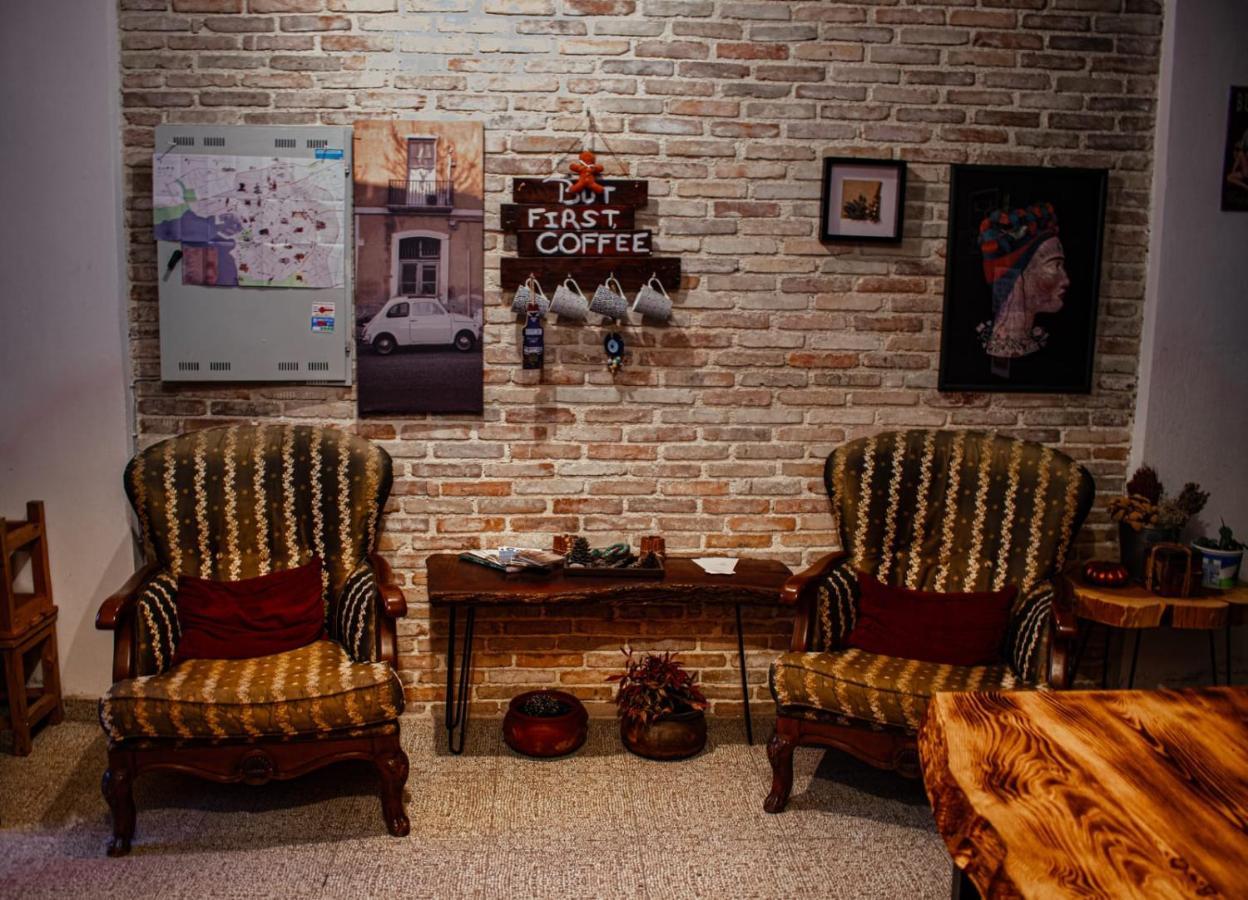 Kuyu Beergarden Hostel Antalya Eksteriør bilde