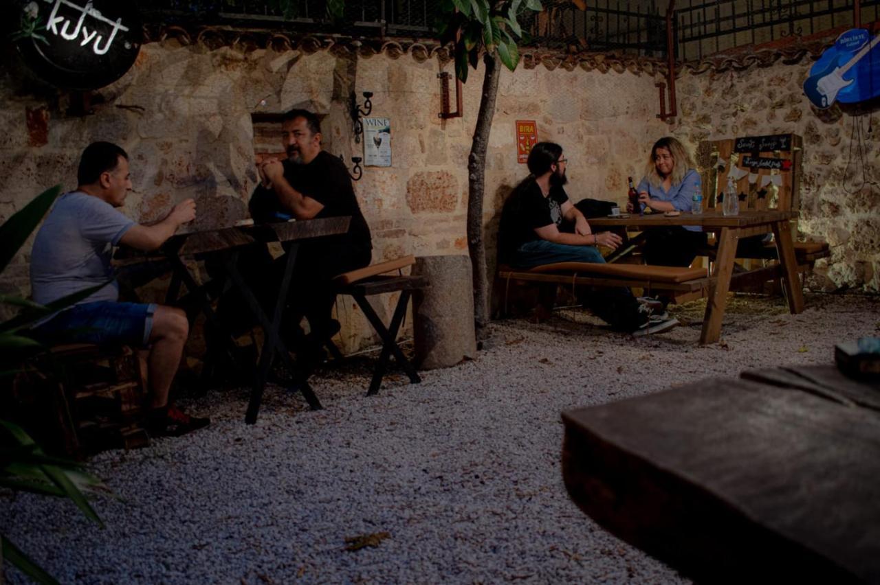 Kuyu Beergarden Hostel Antalya Eksteriør bilde