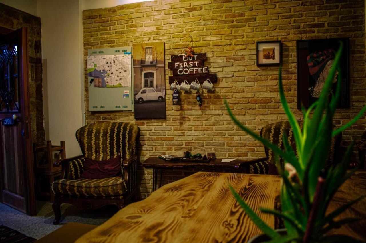 Kuyu Beergarden Hostel Antalya Eksteriør bilde