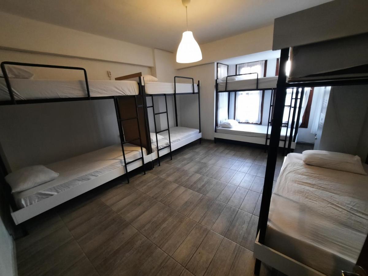 Kuyu Beergarden Hostel Antalya Eksteriør bilde