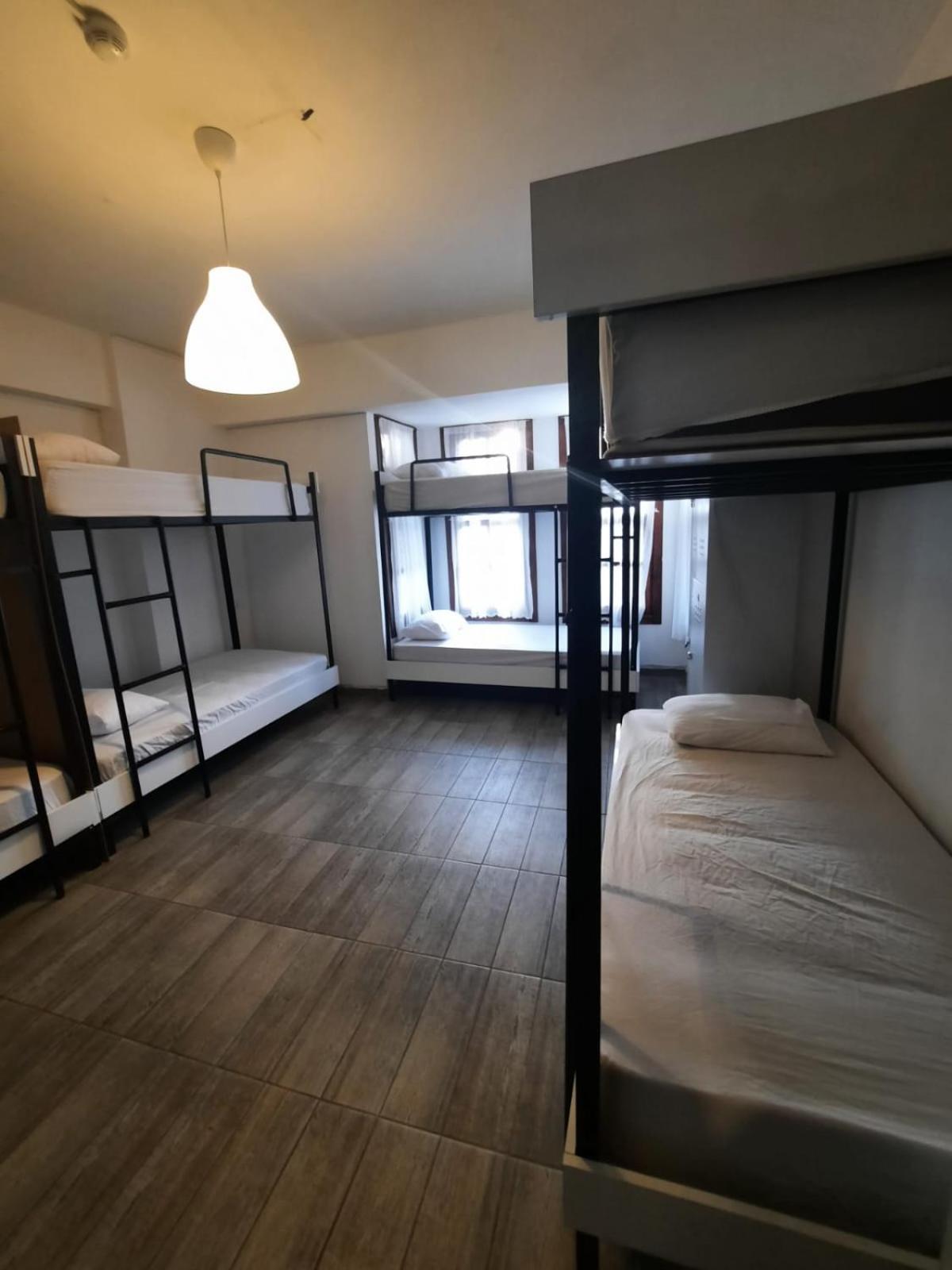 Kuyu Beergarden Hostel Antalya Eksteriør bilde