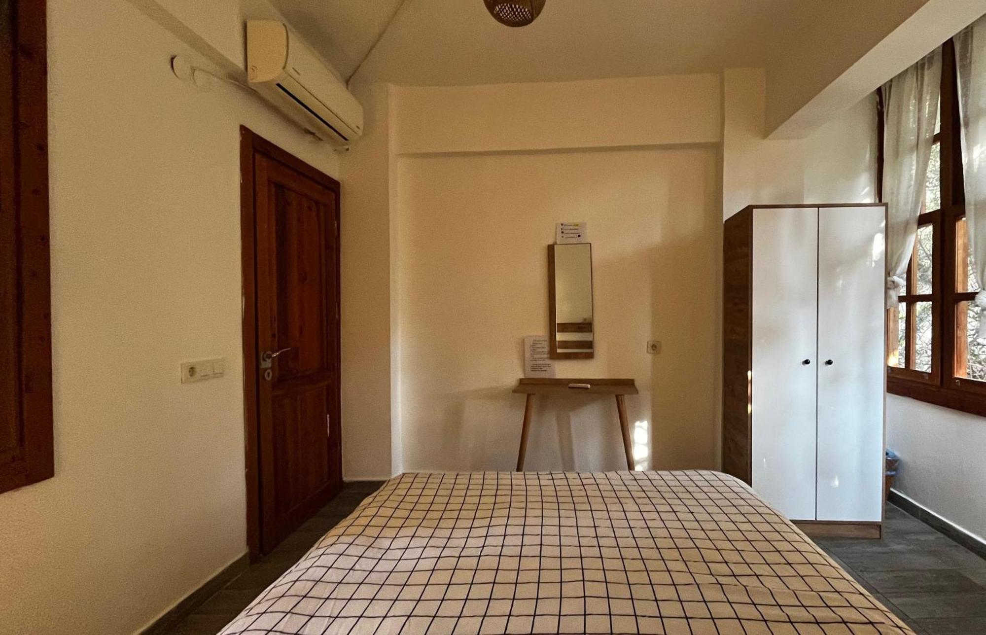 Kuyu Beergarden Hostel Antalya Eksteriør bilde