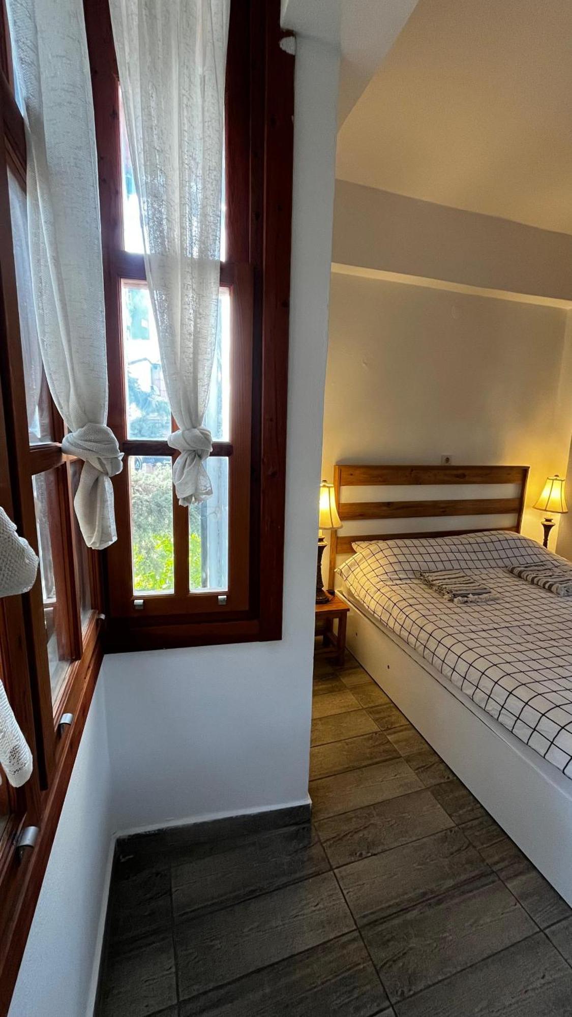 Kuyu Beergarden Hostel Antalya Eksteriør bilde