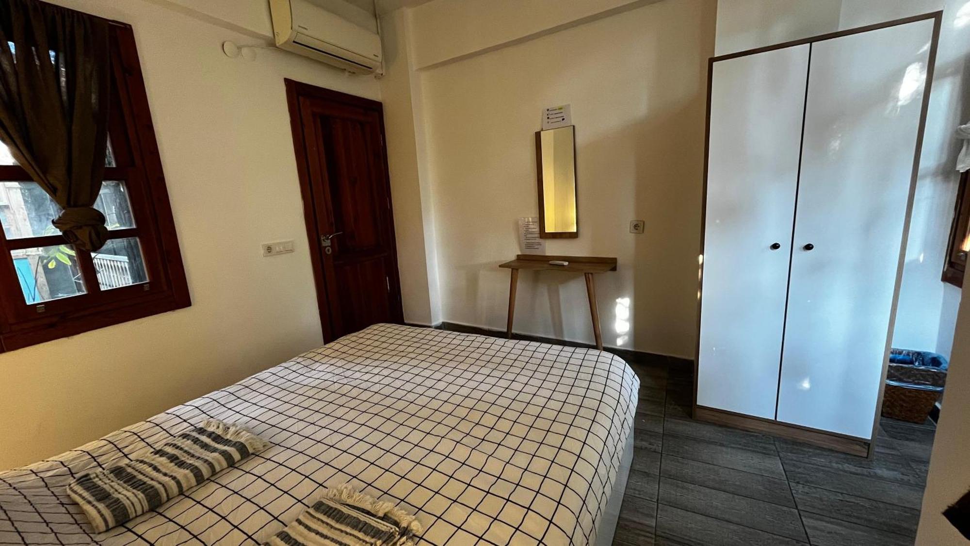 Kuyu Beergarden Hostel Antalya Eksteriør bilde