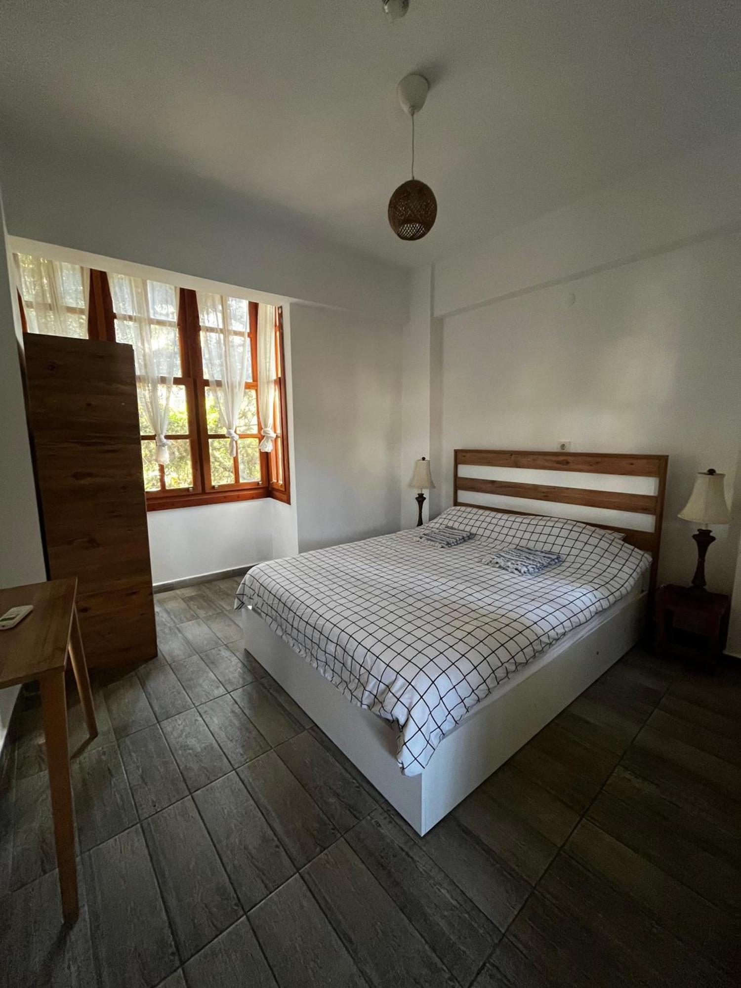 Kuyu Beergarden Hostel Antalya Eksteriør bilde