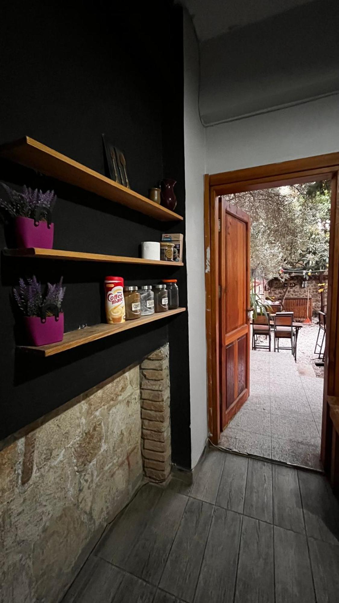 Kuyu Beergarden Hostel Antalya Eksteriør bilde