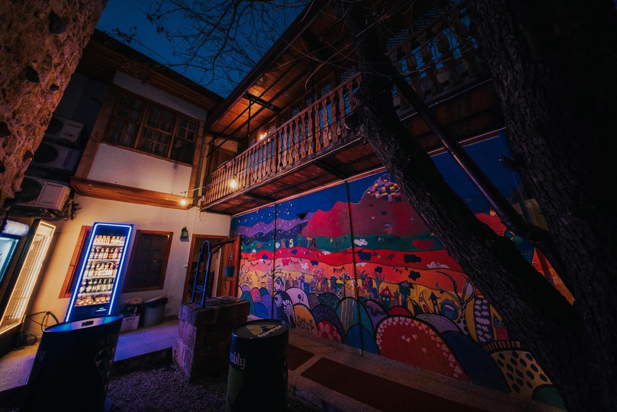 Kuyu Beergarden Hostel Antalya Eksteriør bilde