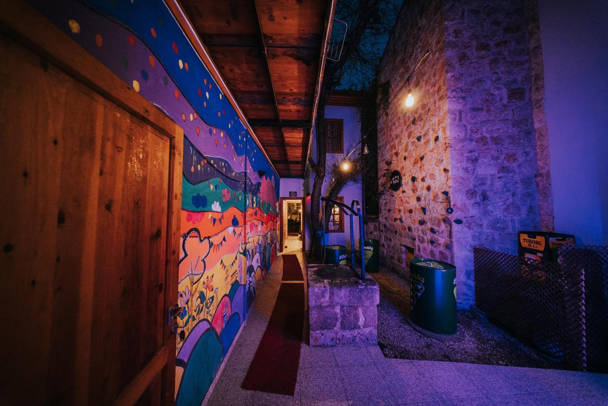 Kuyu Beergarden Hostel Antalya Eksteriør bilde