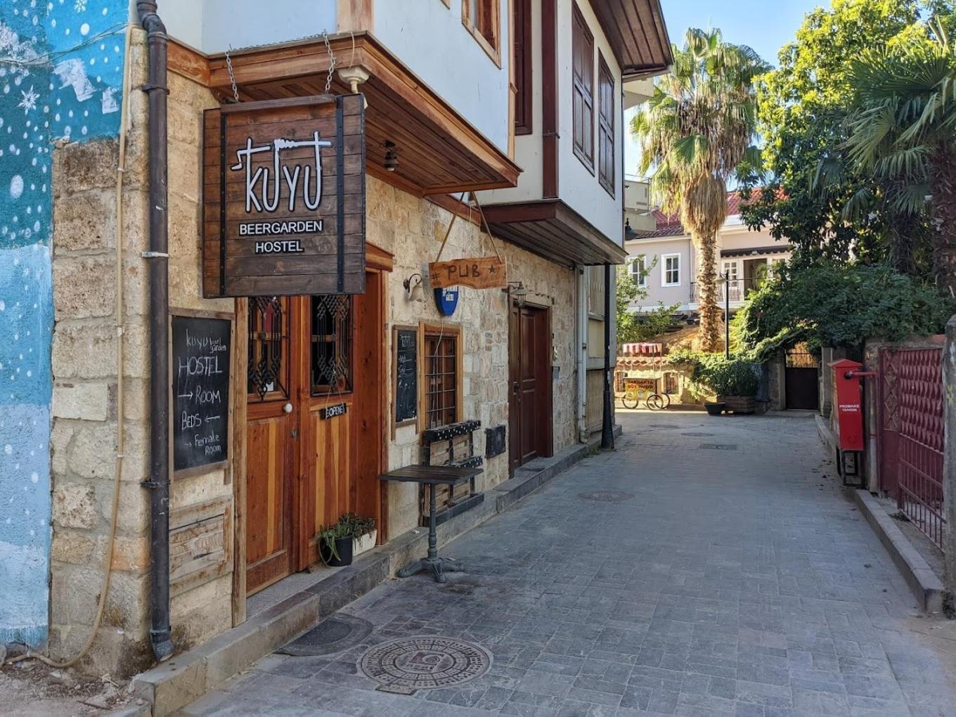 Kuyu Beergarden Hostel Antalya Eksteriør bilde