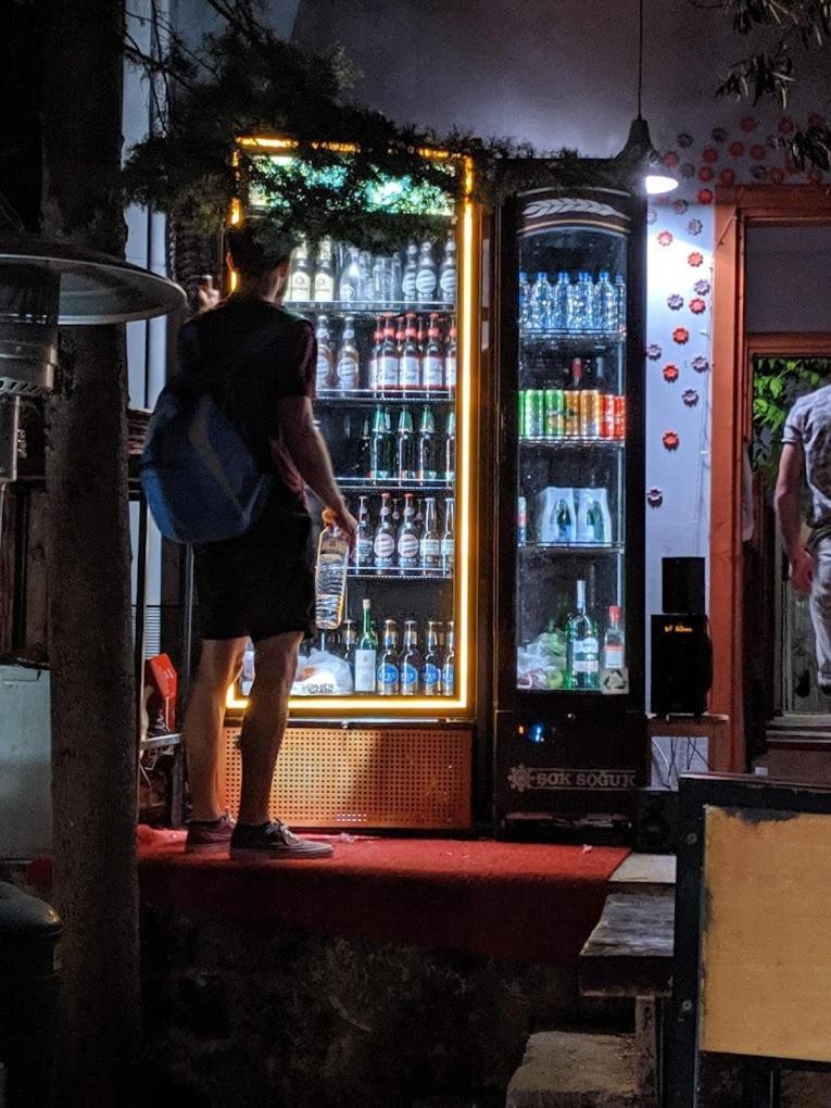 Kuyu Beergarden Hostel Antalya Eksteriør bilde