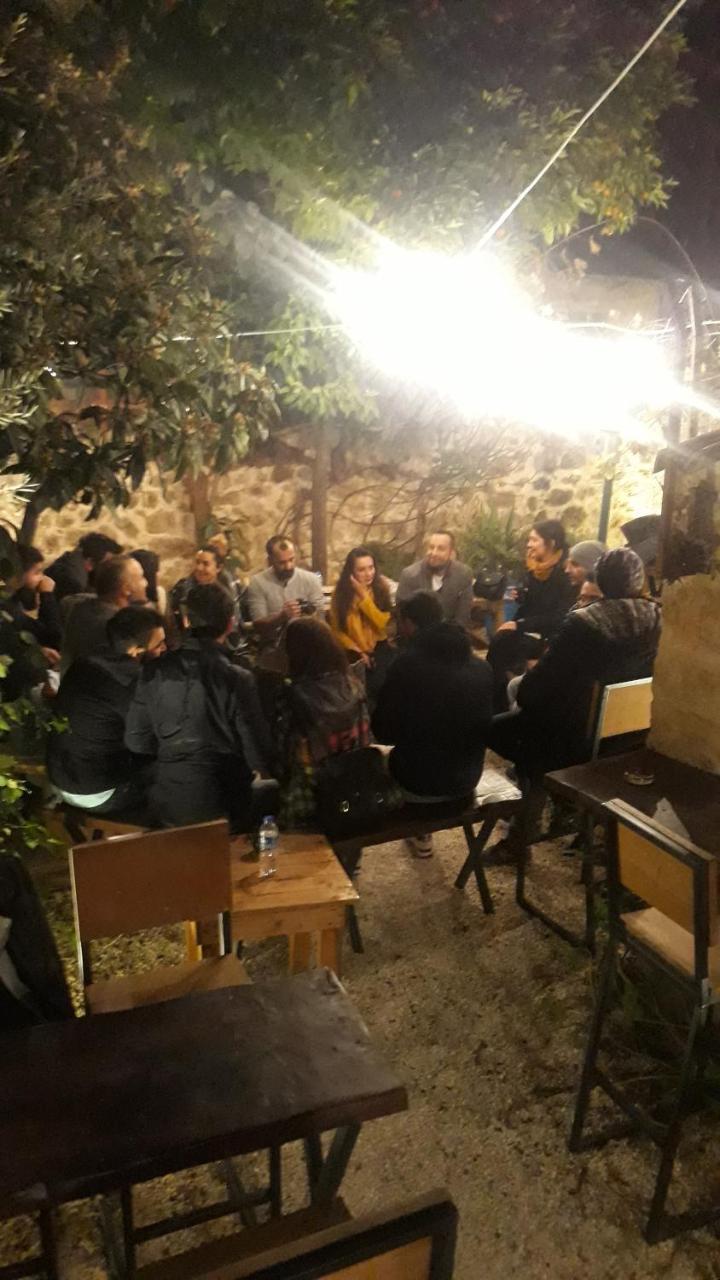 Kuyu Beergarden Hostel Antalya Eksteriør bilde